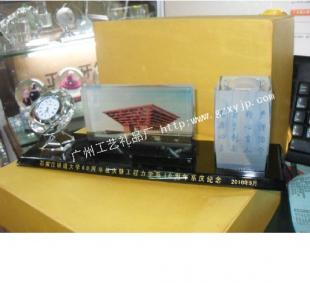 上海水晶辦公用品精品選購指南 從水晶筆筒到三件套，打造優雅辦公空間